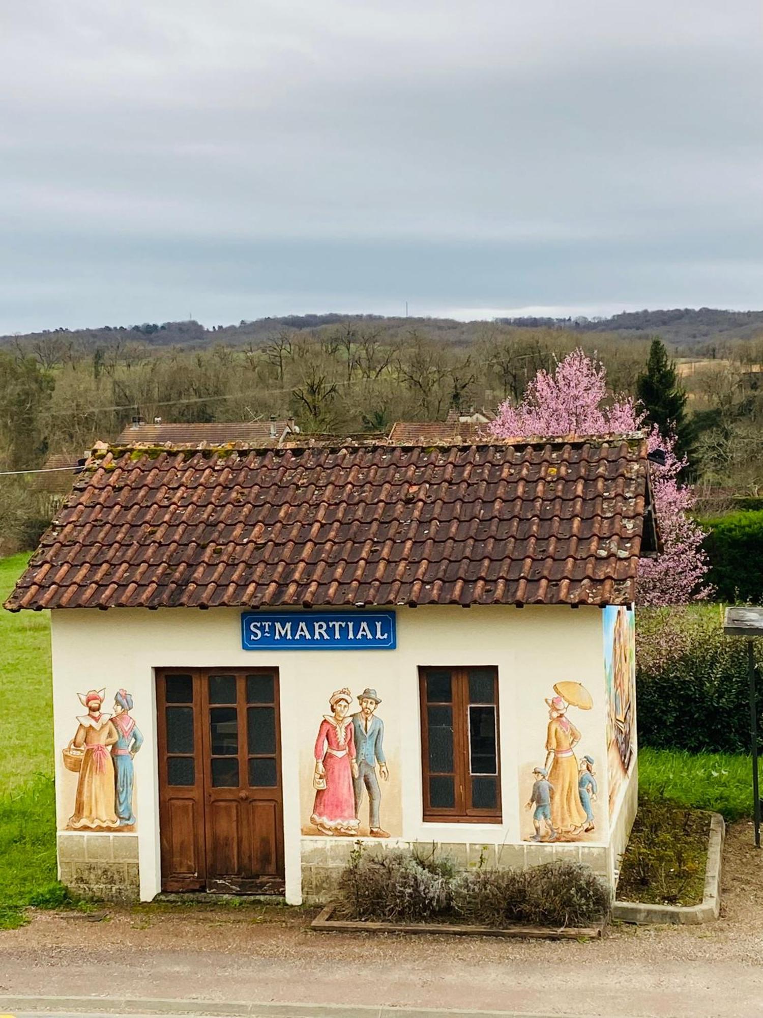 Bed and Breakfast Ancien Relais De Poste The Old Post Office Saint-Martial-d'Albarede Экстерьер фото